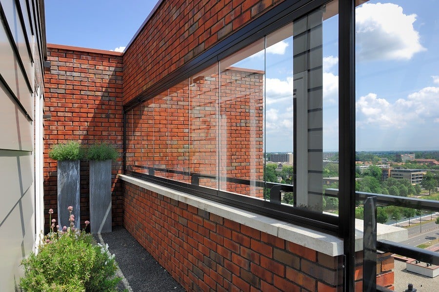 Balkon met glas